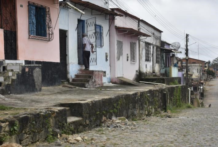 Camacã: Rua Nossa Senhora do Socorro ganha corrimão de seguranç